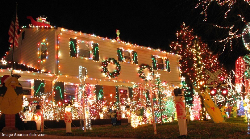Outdoor Christmas Lights Ideas For The Roof