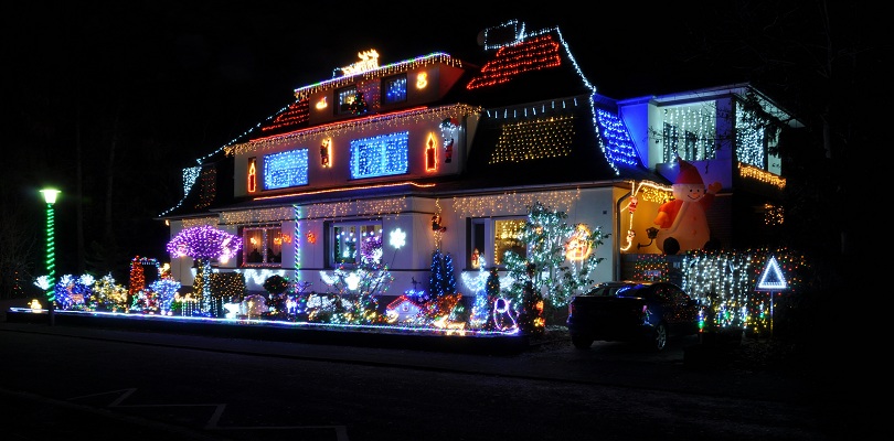 Christmas Decorations on Roof